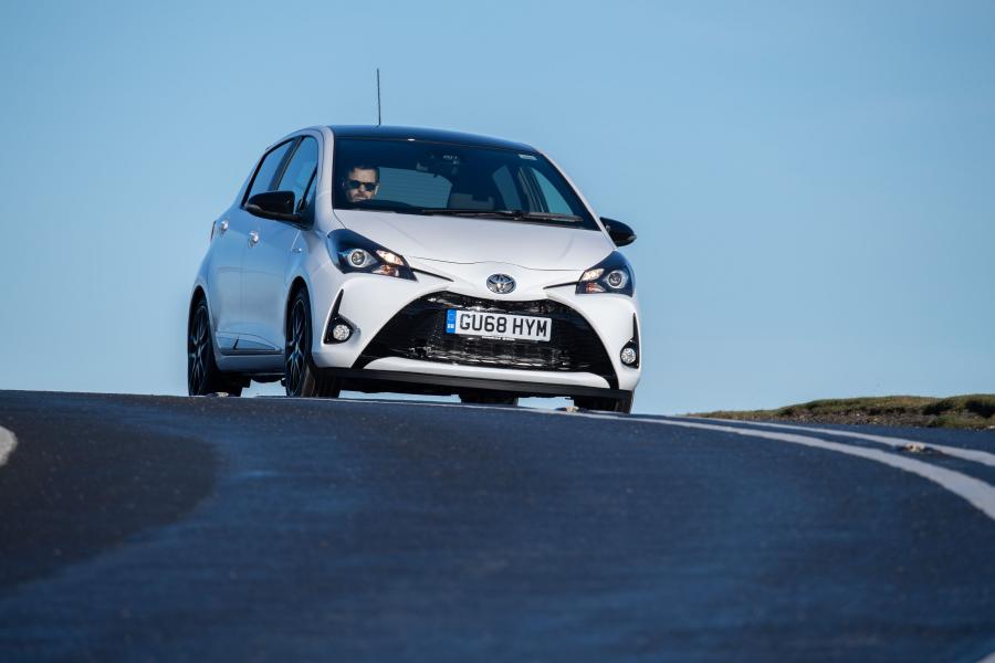  Toyota Yaris Hybrid GR Sport 2019 года  (UK) (фото 17 из 40)